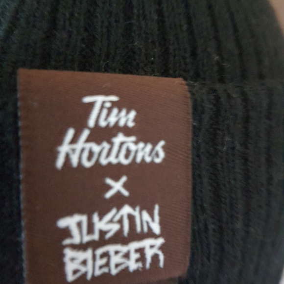 Justin Bieber/Tim Hortons Toque - Picture 2 of 3